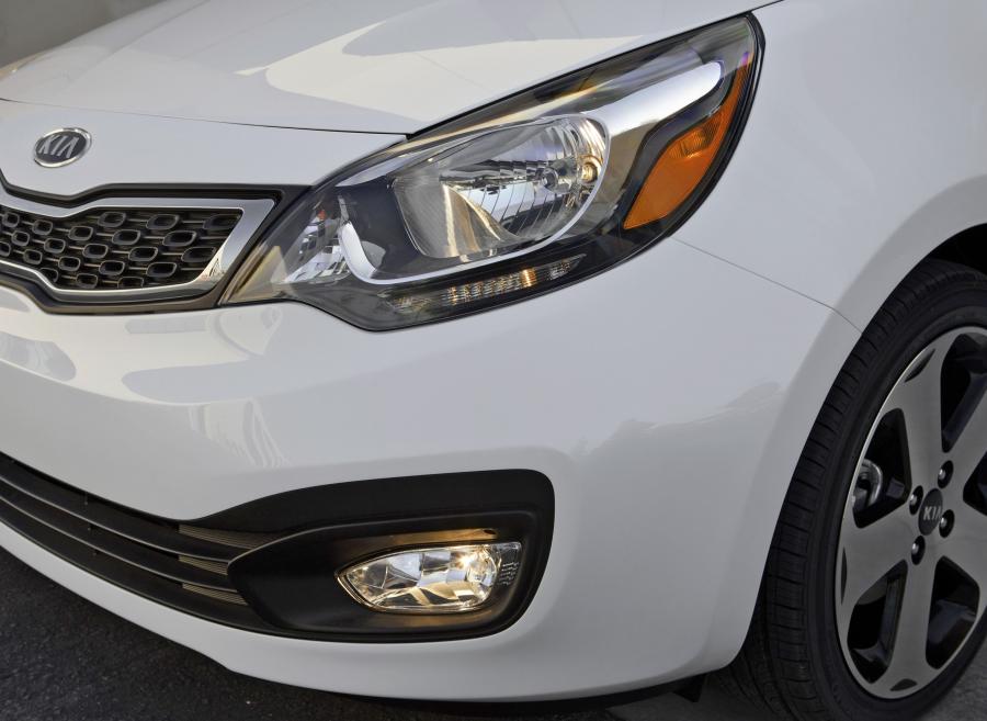  Kia Rio Sedan 2011 года  (US) (фото 15 из 22)